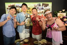 「上田ちゃんネル 祝10周年記念!! 想い出の名珍場面一挙蔵出し 3週もブチ抜いちゃうのかよSP」に出演する（左から）浜ロン、古坂大魔王、くりぃむしちゅー上田、桐畑トール。(c)テレビ朝日