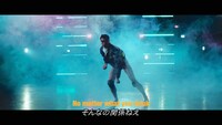 小島よしおが出演する動画「空調服 『Super Cool』」のワンシーン。