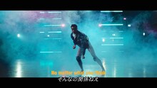 小島よしおが出演する動画「空調服 『Super Cool』」のワンシーン。