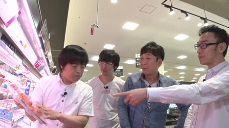 バーベーキュー用食材の買い出しに臨む（左から）バカリズム、東京03。(c)テレビ朝日