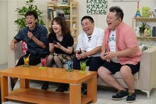 （左から）チュートリアル徳井、YOU、ドランクドラゴン塚地、ブラックマヨネーズ小杉。(c)テレビ朝日