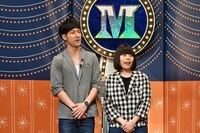 漫才でトークテーマを発表するシンクロック。(c)読売テレビ