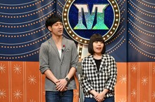 漫才でトークテーマを発表するシンクロック。(c)読売テレビ