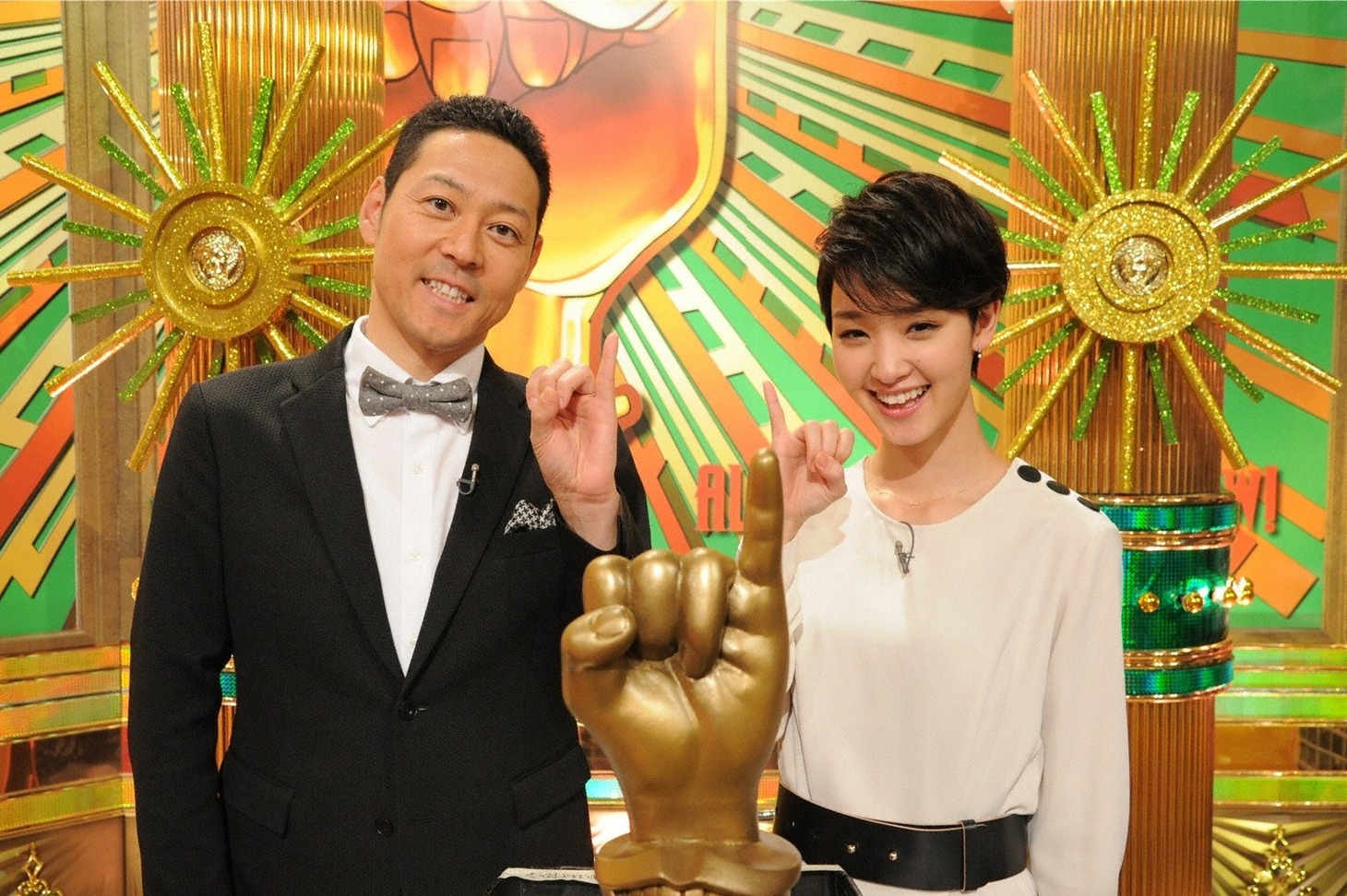 「1位芸人が集結！ネタフェス 2016夏笑い」MCの（左から）東野幸治、剛力彩芽。(c)ABC