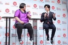 トーク中のメイプル超合金。