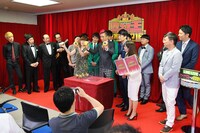 ネタ順抽選会の様子。