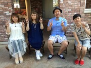 左から海原やすよ ともこ、span!。(c)テレビ大阪