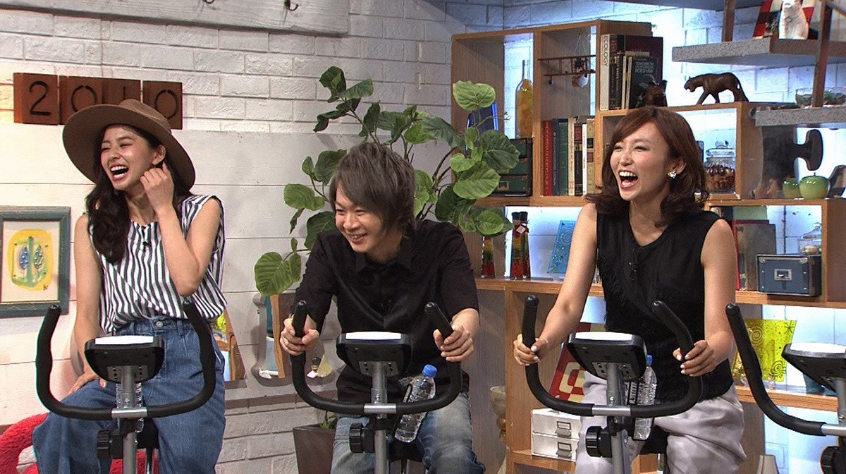 左から朝比奈彩、太志（Aqua Timez）、吉木りさ。(c)読売テレビ
