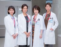（左から）吉岡里帆、吉田羊、伊藤蘭、相武紗季。(c)関西テレビ