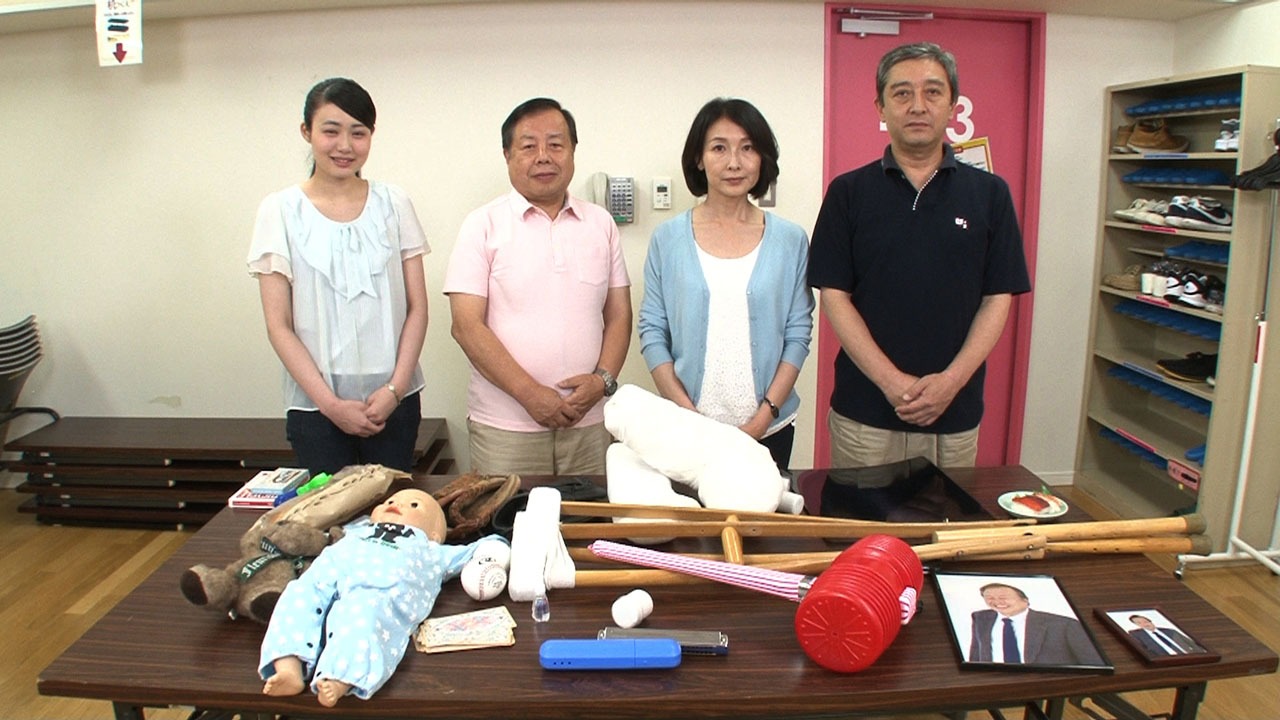 用意されているエキストラと小道具。(c)テレビ東京