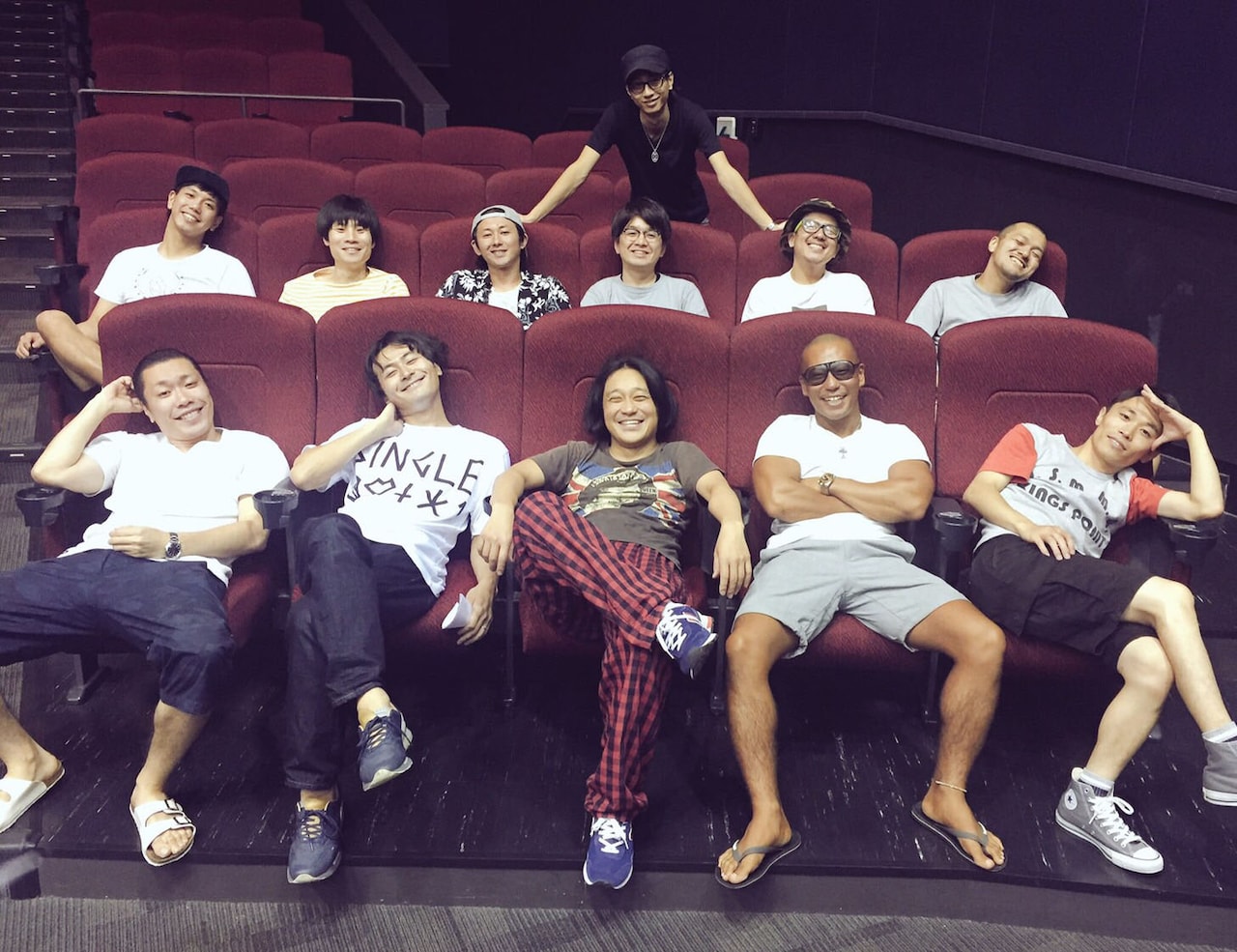 永野が山形最大のスクリーンで「Ω」上映、興奮のままスナック2軒ハシゴ