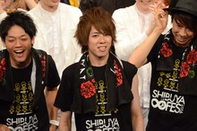 自分目当ての観客が少ないことにショックを受けるてのりタイガー村（中央）。