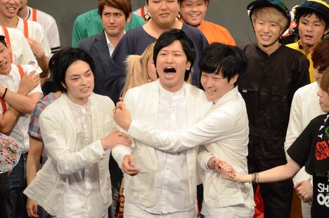 声を荒げる塩添（相席スタート山添）。