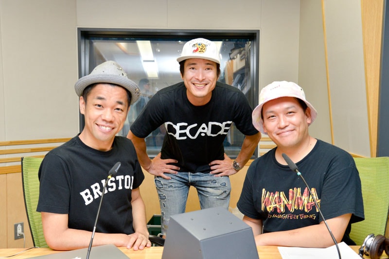 COWCOWと番組パーソナリティの井手大介（中央）。(c)文化放送