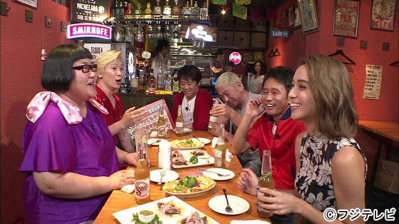 「ダウンタウンなう」の恒例企画「本音でハシゴ酒」に出演する、メイプル超合金（左）。