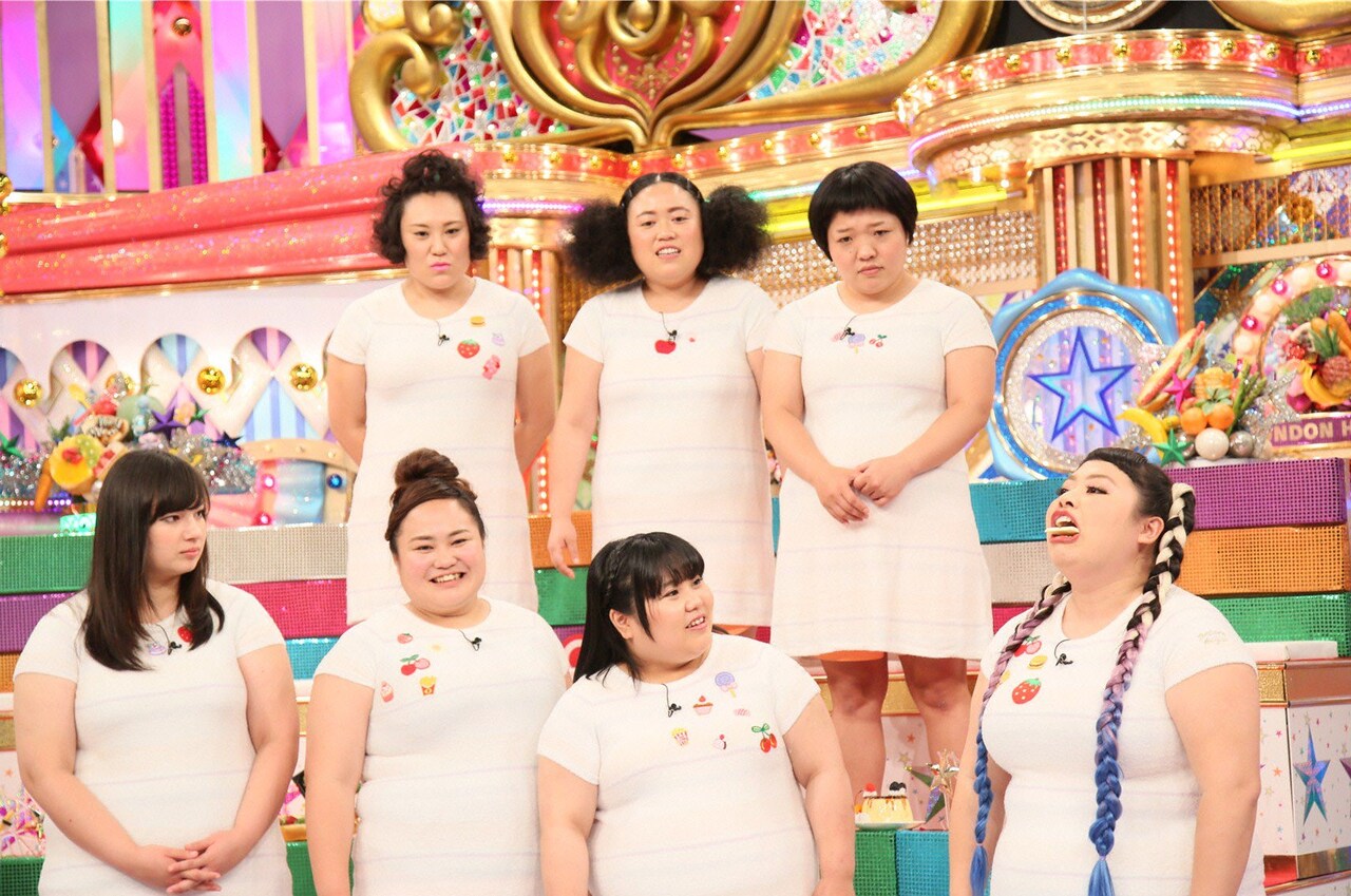「金曜★ロンドンハーツ」の女性出演者たち。(c)テレビ朝日