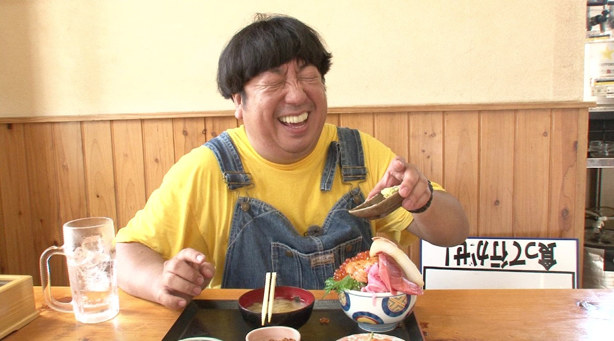 千葉・銚子を訪れるバナナマン日村。(c)TBS