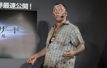 ゾンビメイクを施されたバイきんぐ西村。