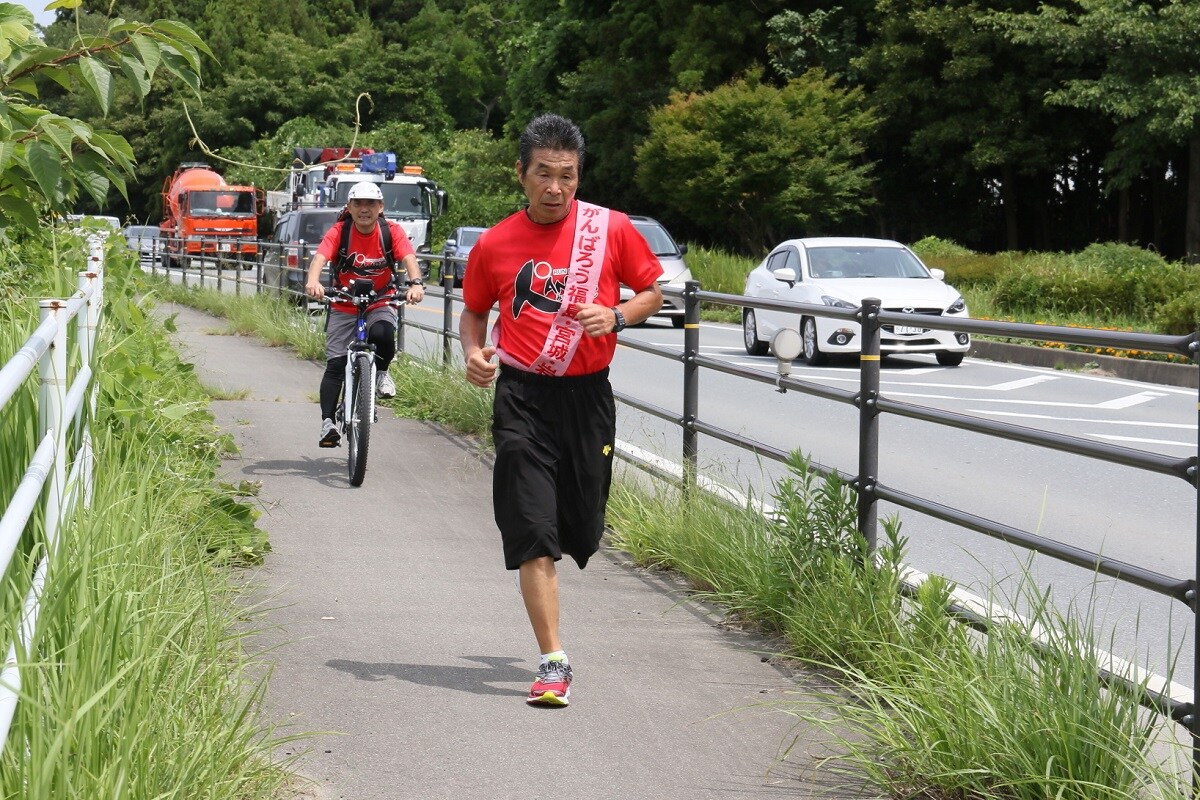 みちのくマラソン本日スタート、間寛平が東北にエール「必ずゴールは来る」