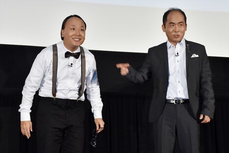 自己紹介の際にメガネを外して椎名桔平を名乗るトレンディエンジェル・たかし(左)。