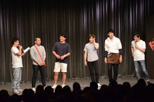 観客の投票を待つ天竺鼠とザ・ギース。