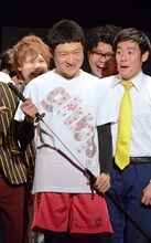 日本刀を抜くザブングル加藤。