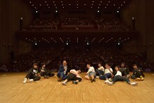 ツアーを完走したトレンディエンジェルとゲストのフルーツポンチ、とろサーモン。（撮影：山口尚志）