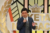 MCの南海キャンディーズ山里。(c)読売テレビ