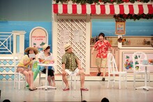 内場勝則座長公演のワンシーン。