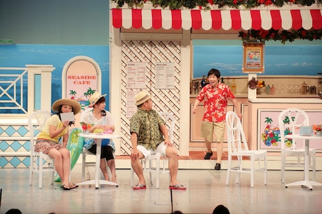 内場勝則座長公演のワンシーン。