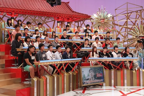 番組に出演する東大生たち。(c)フジテレビ