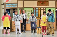 川畑泰史、小籔千豊、すっちーの3座長が出演するスペシャル新喜劇「恋の大三角形!?」のワンシーン。(c)MBS