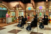 天津・木村(左端)の授業の様子。(c)テレビ朝日