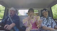 左からケンドーコバヤシ、鈴木奈々、千原ジュニア。(c)広島テレビ
