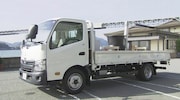 ケンドーコバヤシが運転するトラック。(c)広島テレビ