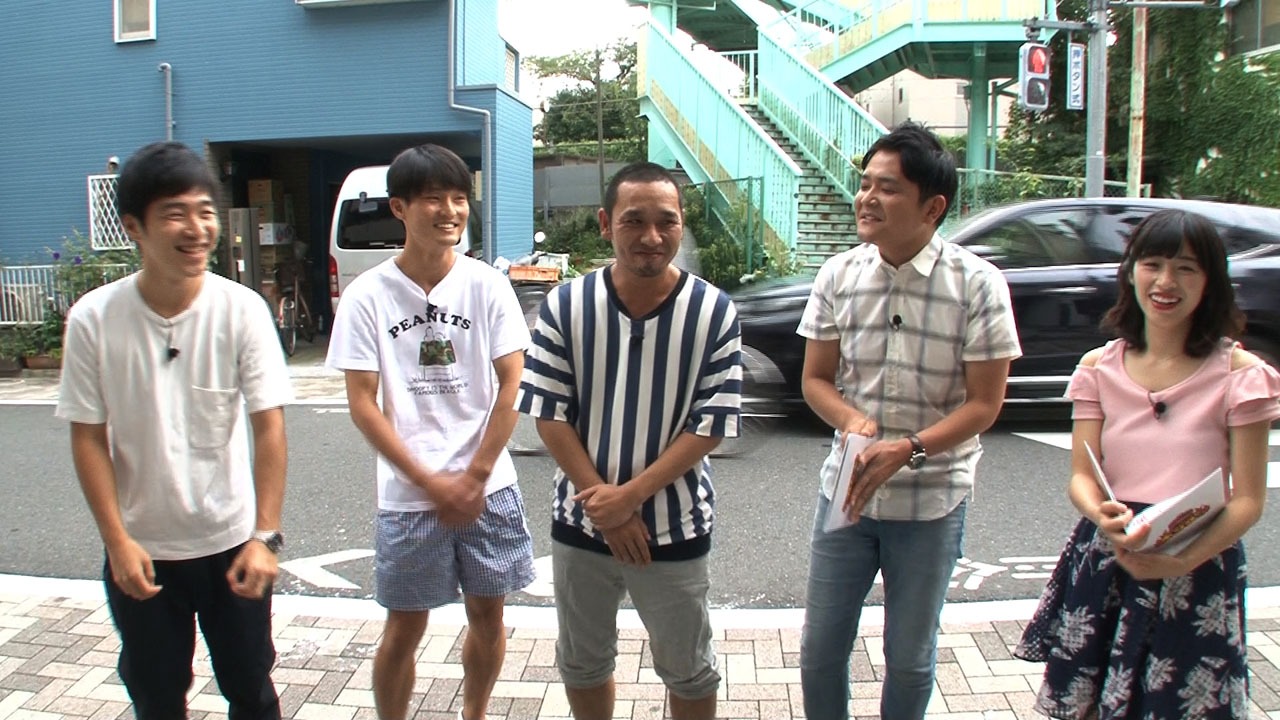ジャルジャル、千鳥、アシスタントを務める仙石みなみ（アップアップガールズ（仮））。(c)テレビ東京