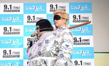 二人羽織姿になったメイプル超合金。