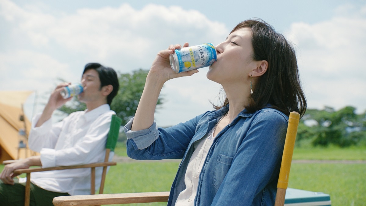 「のんある気分」新CMのワンシーン。
