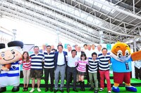 「ラグビーワールドカップ2019 大阪・花園開催キックオフイベント」の出席者たち。