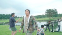 「のんある気分」新CMのメイキング動画のワンシーン。