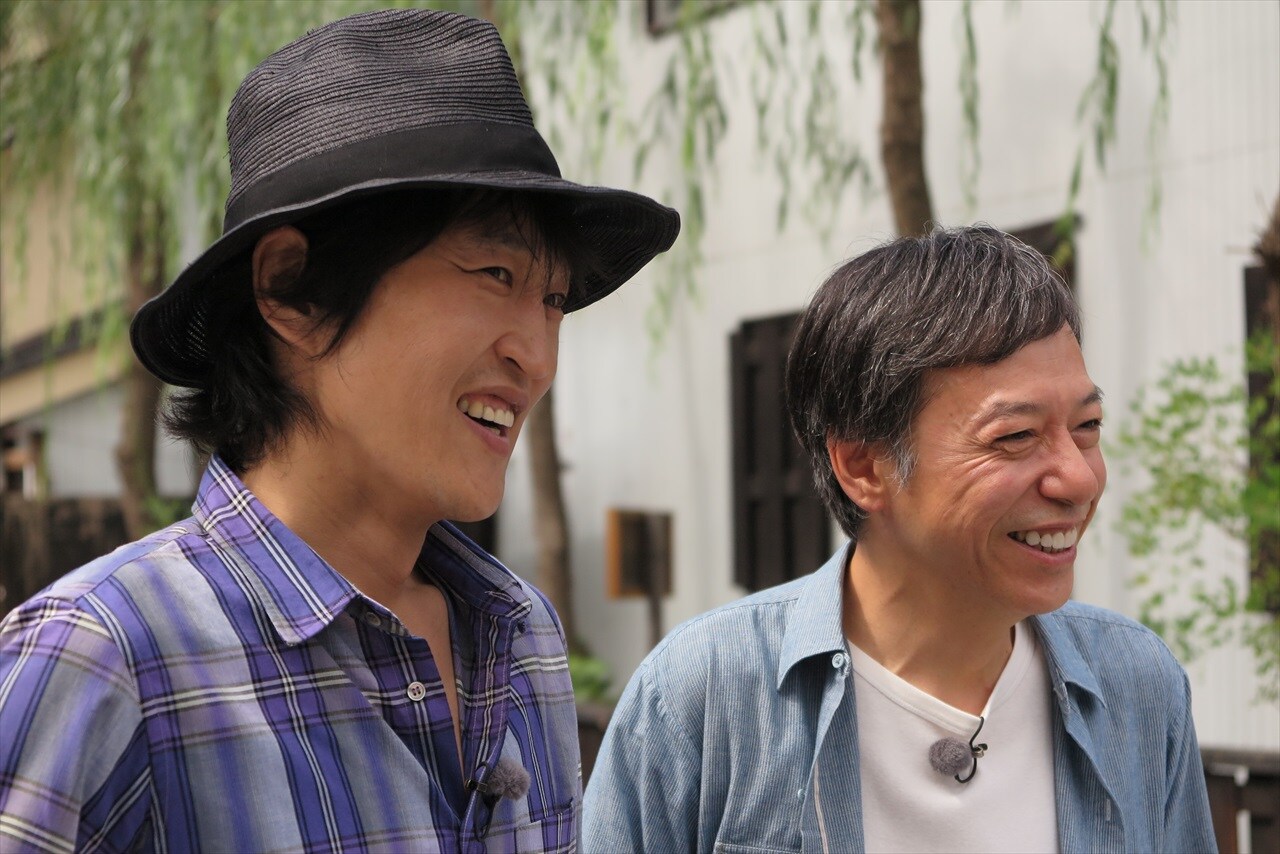 （左から）千原ジュニア、板尾創路。(c)BS朝日