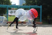 「超人スポーツ体験(バブルジャンパー)」のイメージ。