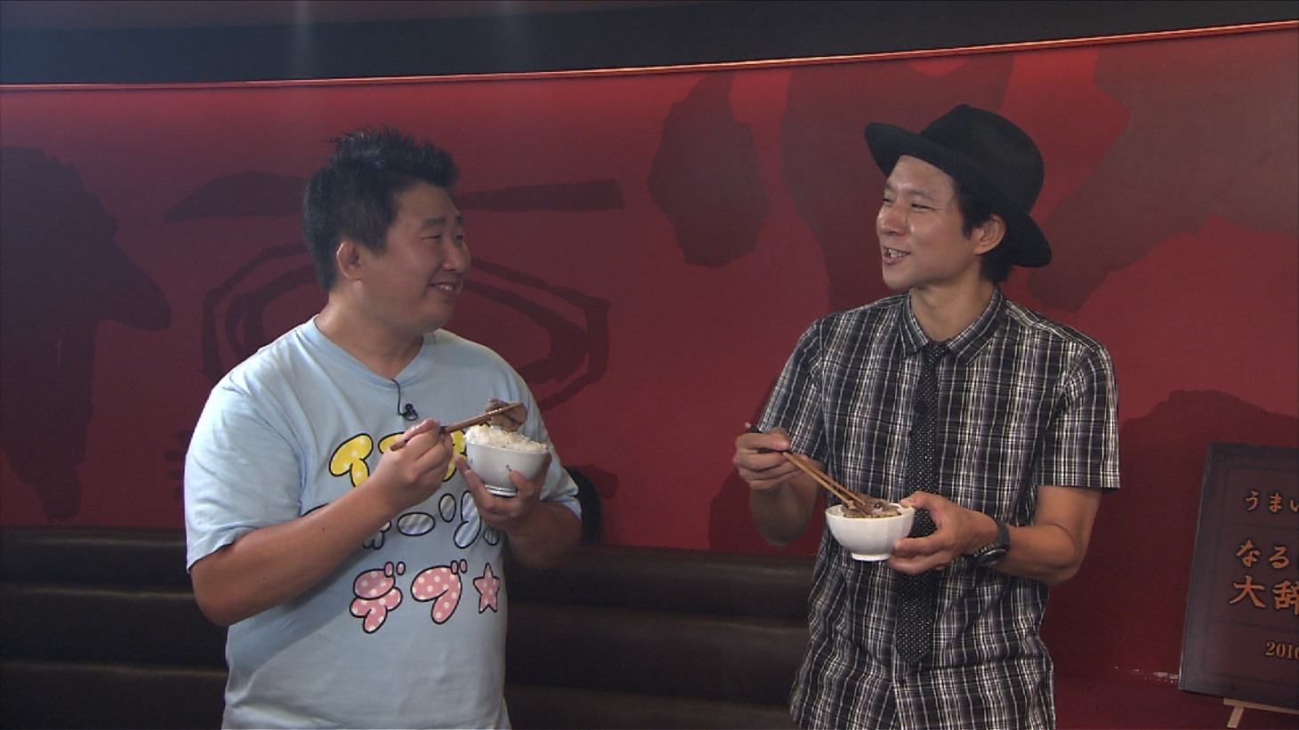 アンジャッシュ渡部とフォーリンデブはっしー（左）。(c)SBS