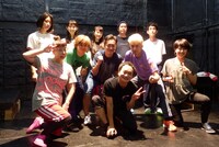 「戦士たちの憂鬱」の公開稽古を終えた出演者たち。