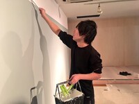 ラスタ原宿の内装にあたる延藤ミッツェル五朗。