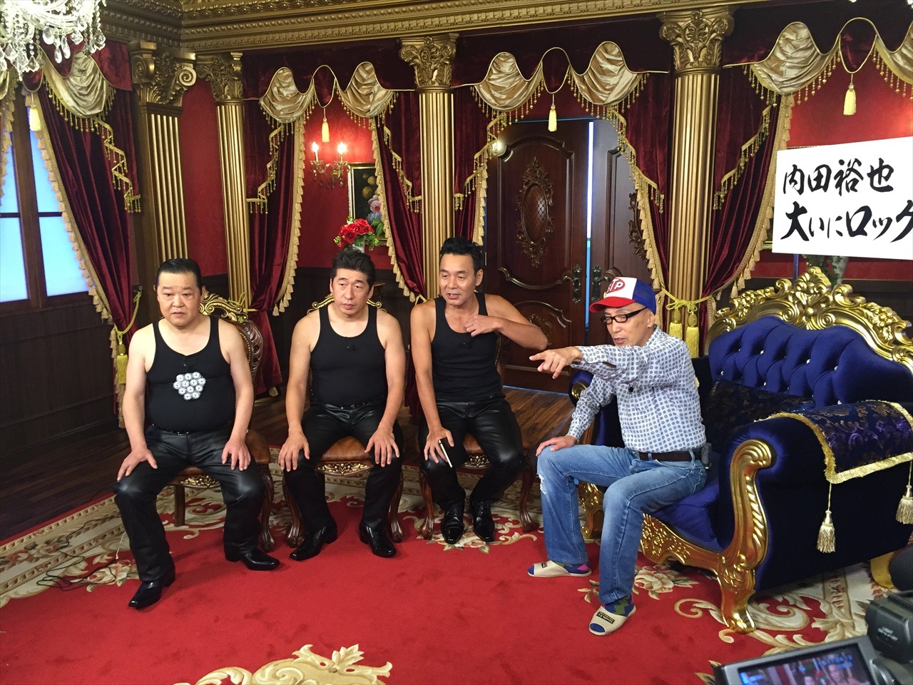 （左から）ダチョウ倶楽部とテリー伊藤。(c)フジテレビ