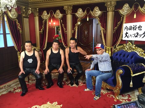 （左から）ダチョウ倶楽部とテリー伊藤。(c)フジテレビ