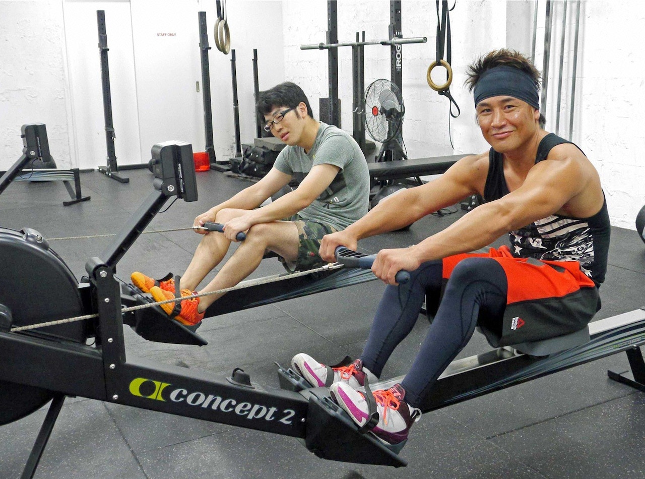 ドランクドラゴン鈴木が魔裟斗とドライブ、ハードなトレーニング挑戦