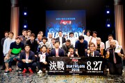 「お笑いバイアスロン2016」決勝進出者ら。