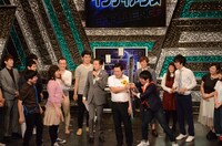 相方の木村と壁を作るインディアンス田渕。